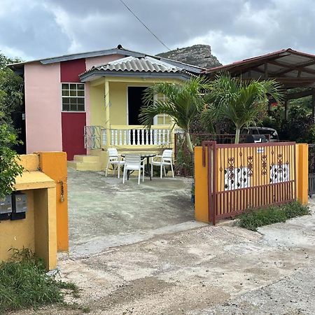 Sucasa Apartment Willemstad Bagian luar foto